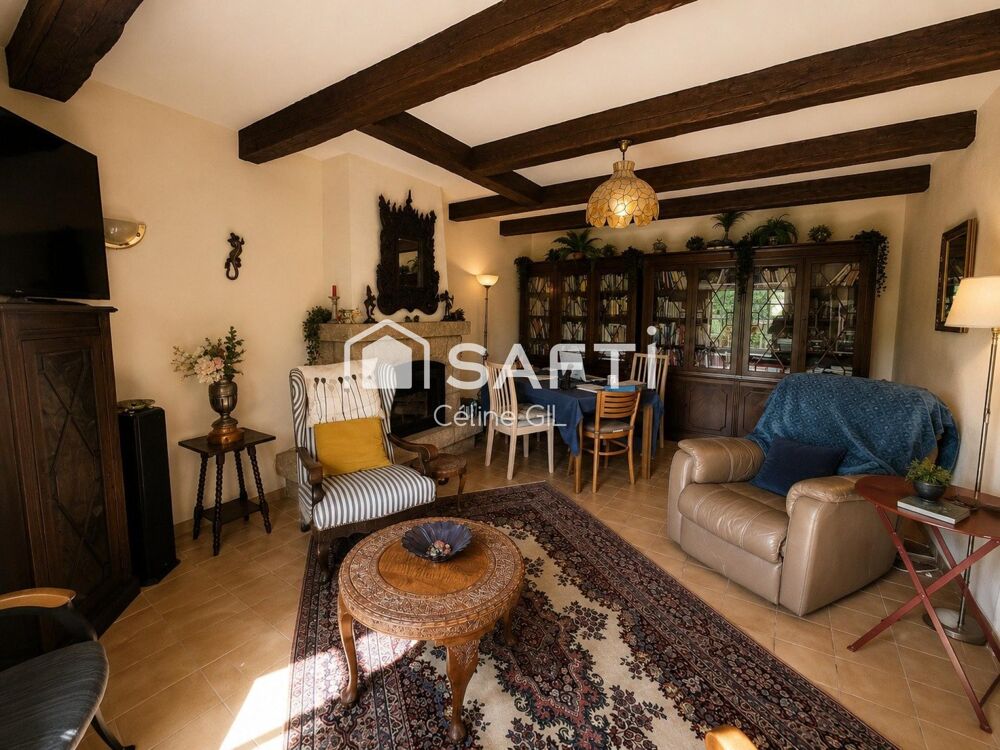 Maison en pierre de 110 m² avec vie de plain-pied et jardin arboré