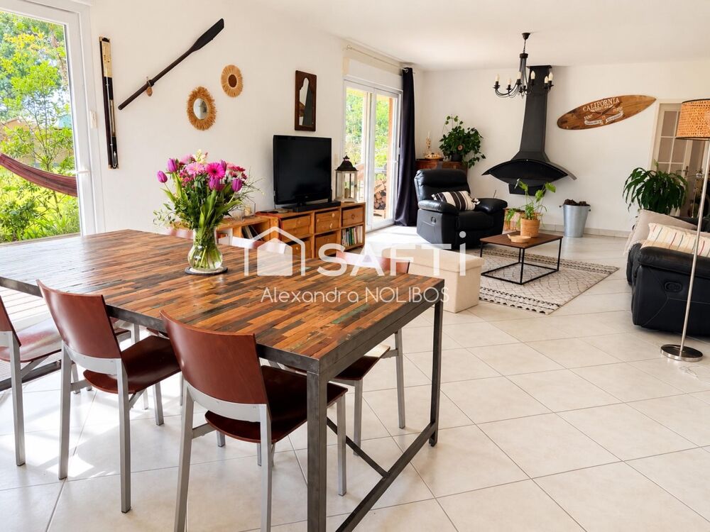 Maison familiale au calme avec un jardin arboré.
