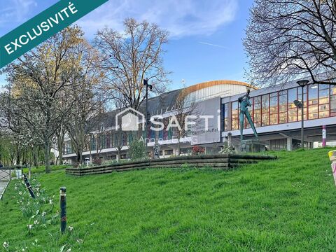   Emplacement n°1 sur la Place Carnot : local commercial lumineux avec grande façade et fort potentiel au cœur du centre-ville. 