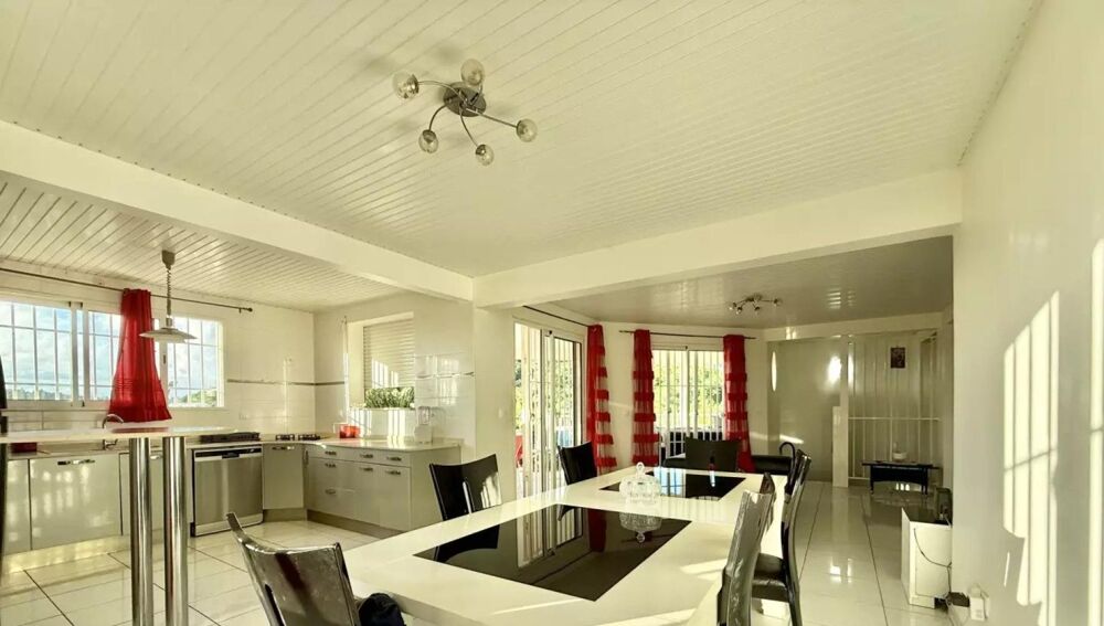 Une villa, deux opportunités : vivez confortablement et générez des revenus !