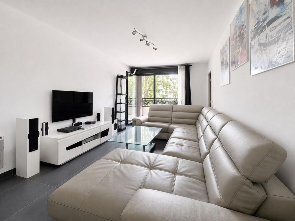 Limeil-Brévannes  Bel appartement 2 pièces avec balcon et parking, résidence sécurisée 2012
