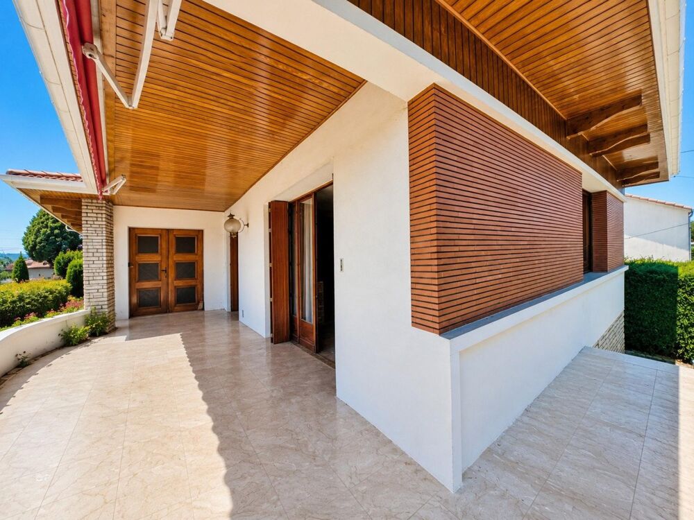 Maison familiale avec grand terrain de 3 370 m², garage de 90 m² et beau potentiel d'évolution