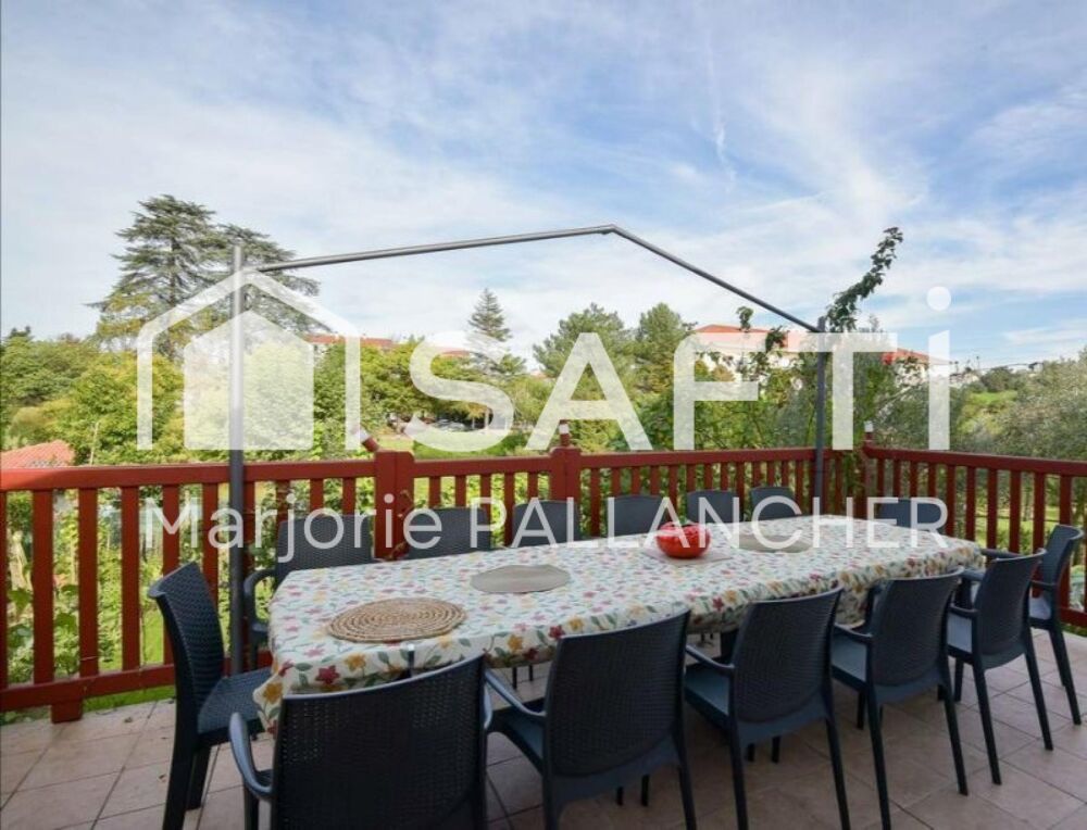 Villa typique basque de 103m2 + T2 de 57m2 à 15 minutes à pieds du centre ville et des plages de Saint Jean de luz sur terrain d