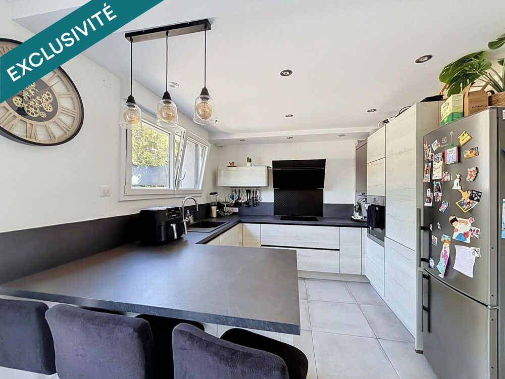 Maison individuelle avec garage et jardin