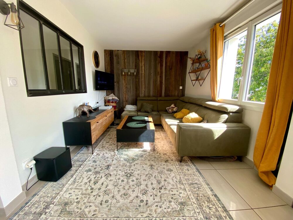 Vente Maison Située dans le secteur très prisé de Rompsay à deux pas du canal venez découvrir ce véritable havre de paix ! Perigny