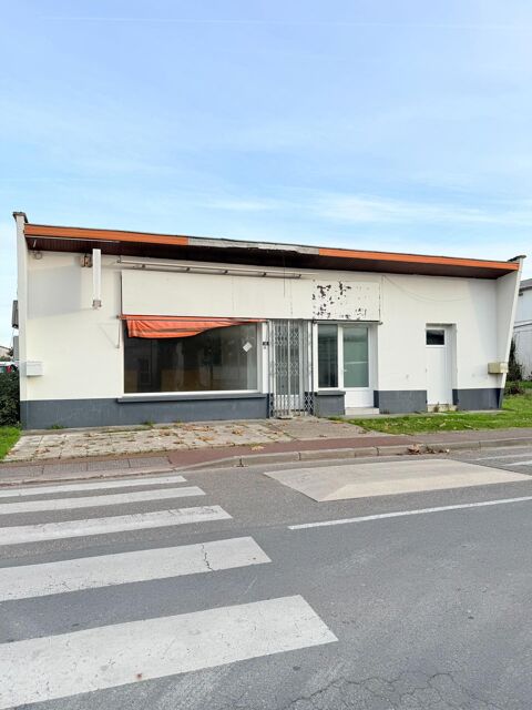 Local commercial &agrave; fort potentiel – Transformable en habitation 159000 33480 Sainte-helene