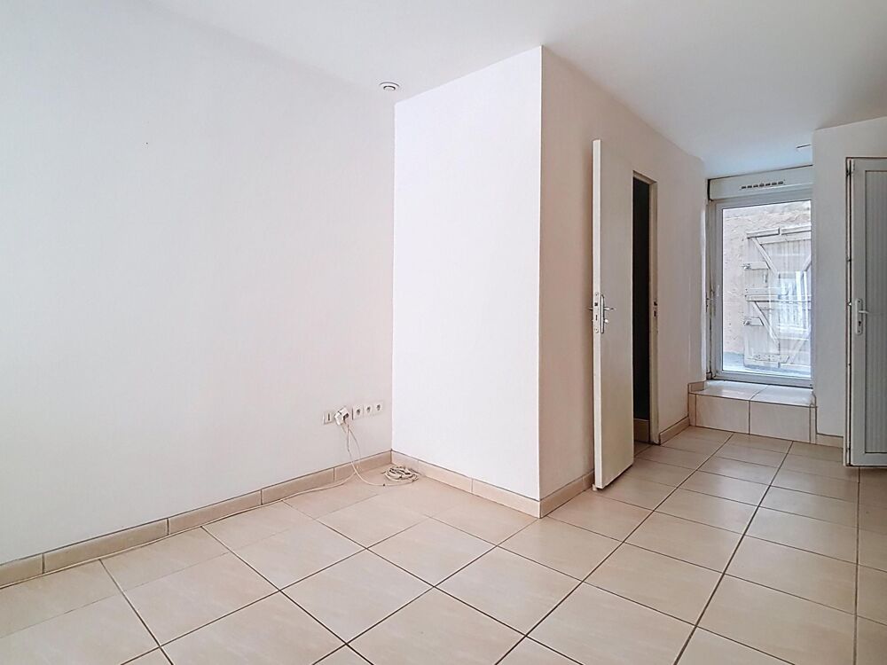 Vente Appartement Lot de 2 appartements :  studio + T2 rénové avec petite cour Beziers