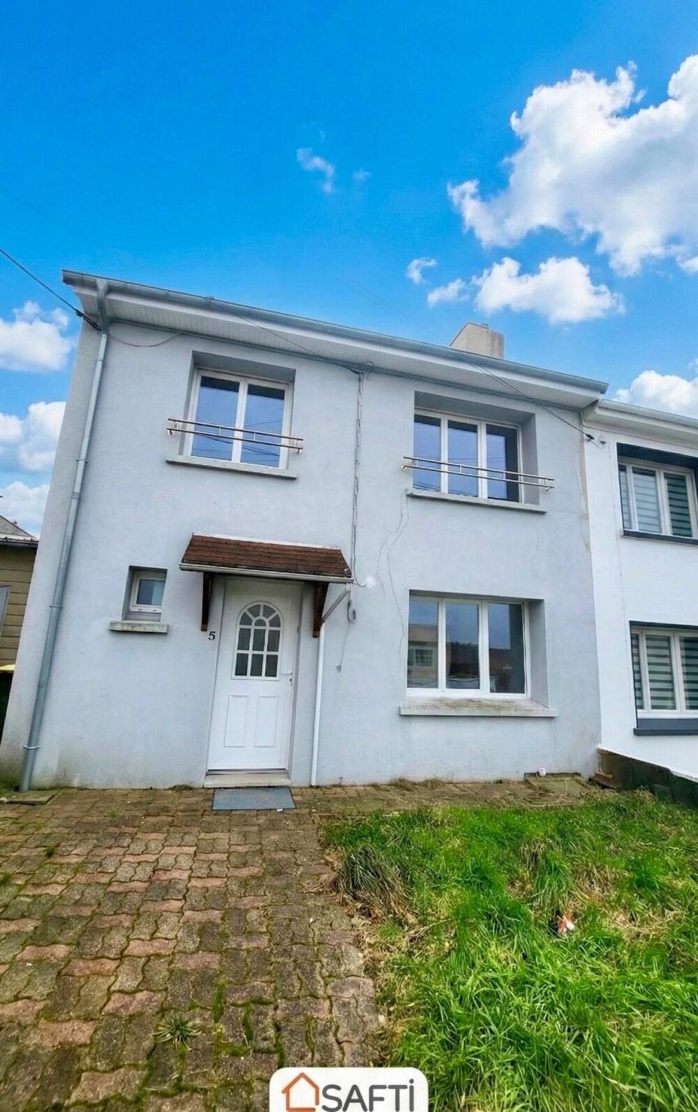 Vente Maison Située dans un secteur recherché pour son calme, cette charmante maison semi-mitoyenne parfaitement entretenue attend ses nouvea Desvres