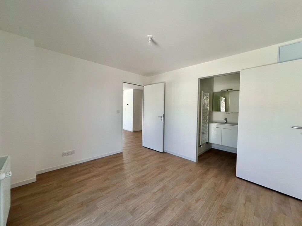 Appartement 1 chambre, balcon, stationnement fermé.