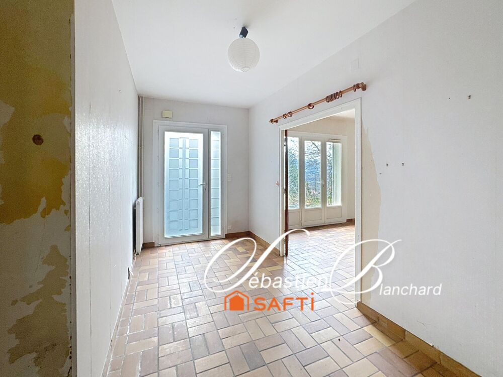 Maison familiale 9 pièces 226 m² Terrain 1 699 m² (A40 / Genève)