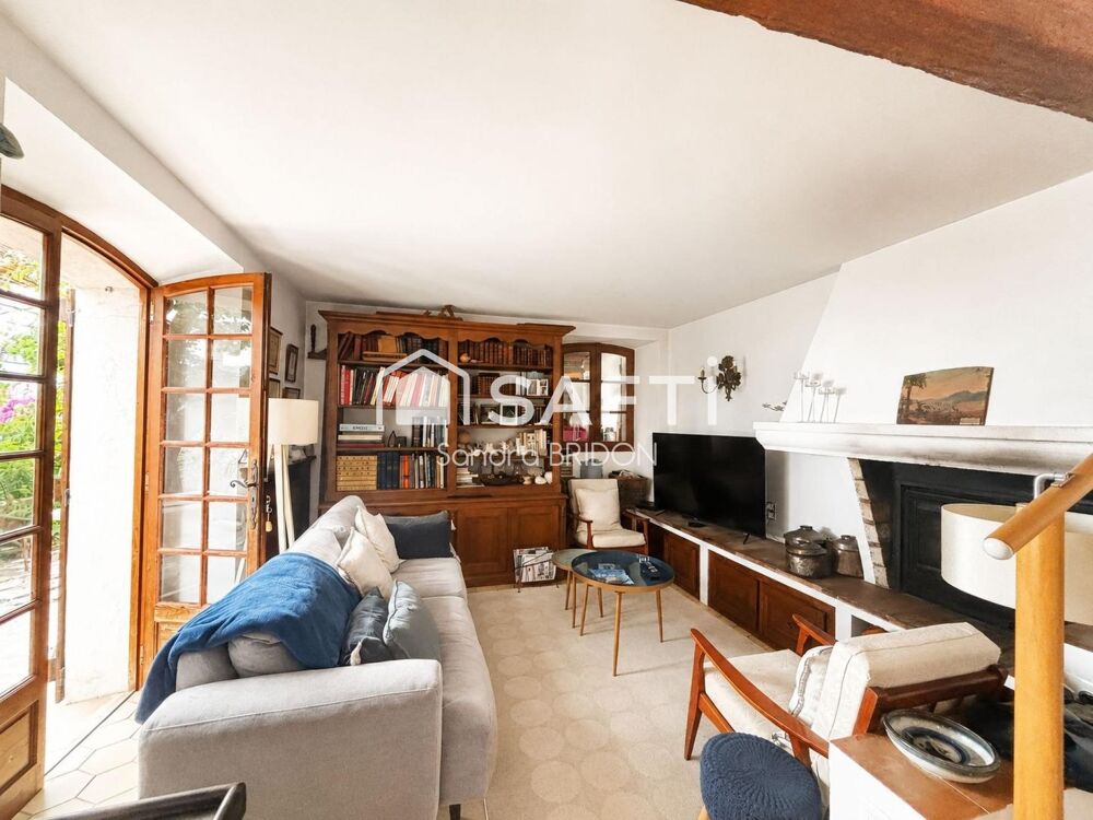 Bastide de caractère vue dominante au coeur du village