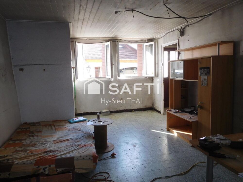 Maison de Ville, 3 niveaux, 147 m2, à Rénover, 6 pièces, (01460) Montréal la Cluse,