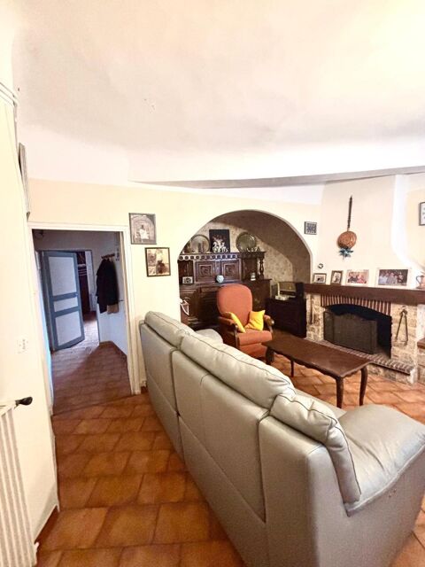   Cotignac � Charme de l'ancien & fort potentiel de r�novation Appartement - 3 pi�ce(s) - 80 m�