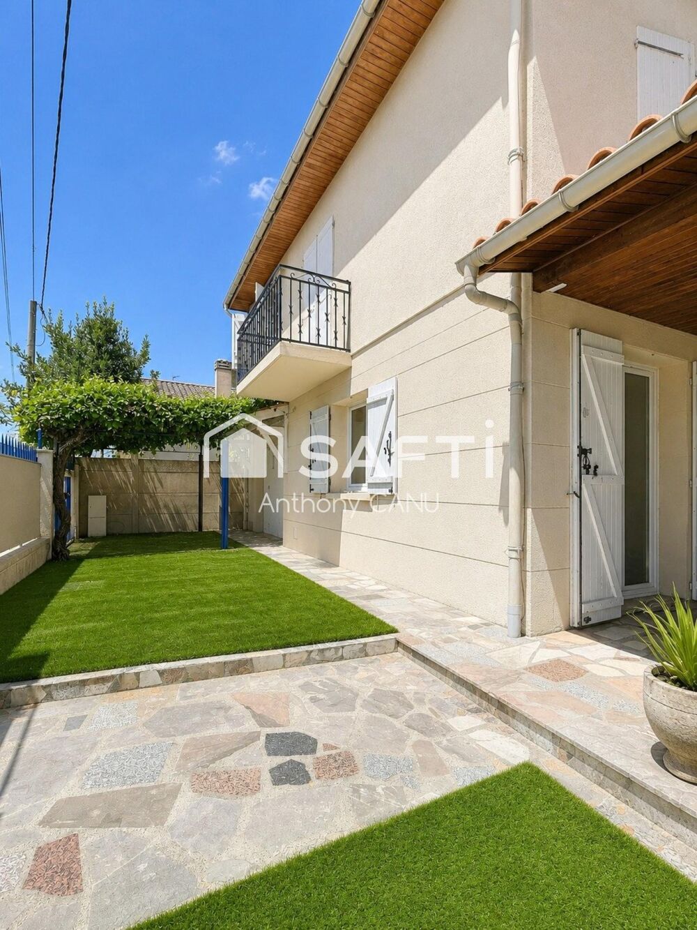 Maison familiale avec jardin et dépendance