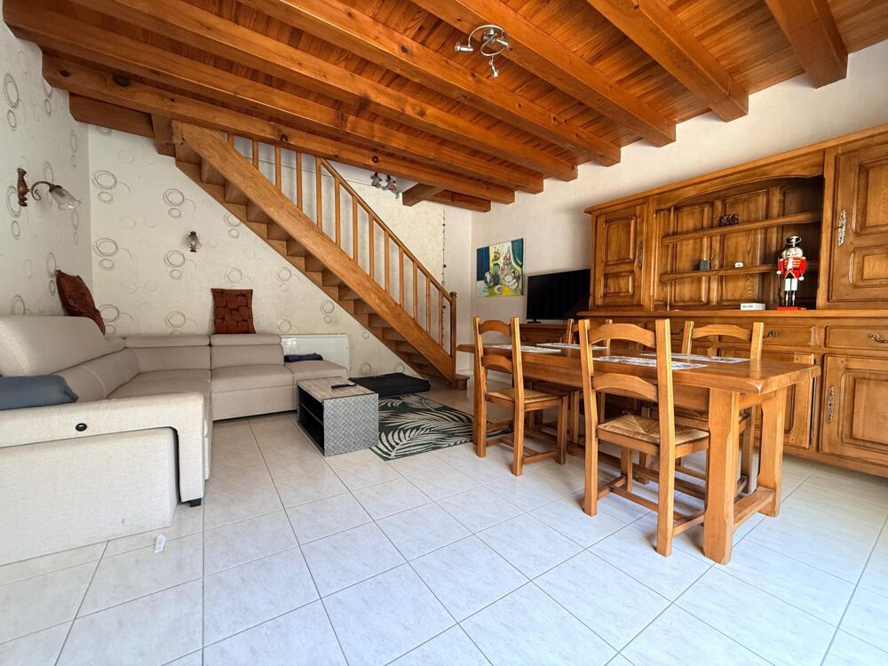 Vente Maison Charmante maison T3 d'environ 77 m2 avec cours Saintes