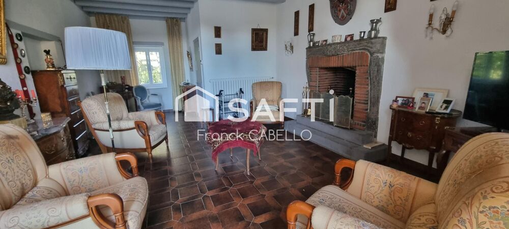PROCHE VICHY DOMAINE AVEC 2 HABITATIONS SUR UN HECTARE