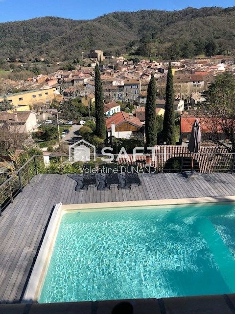 ? Charmante maison familiale avec piscine et vue imprenable à Collobrières ?