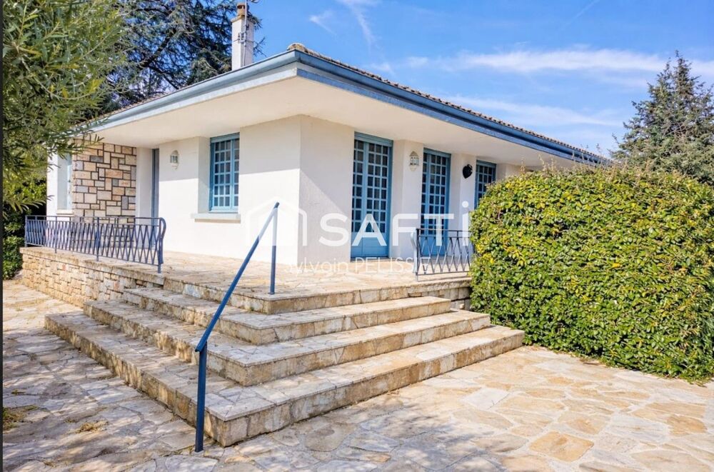 .Posez vos valises : Maison familiale baignée de lumière, rénovation totale et confort moderne à deux pas de tout.
