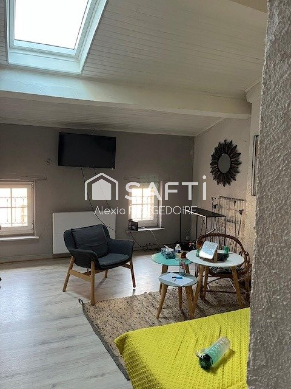 APPARTEMENT TYPE 2 SITUE SUR LA PARVIS CATHEDRALE