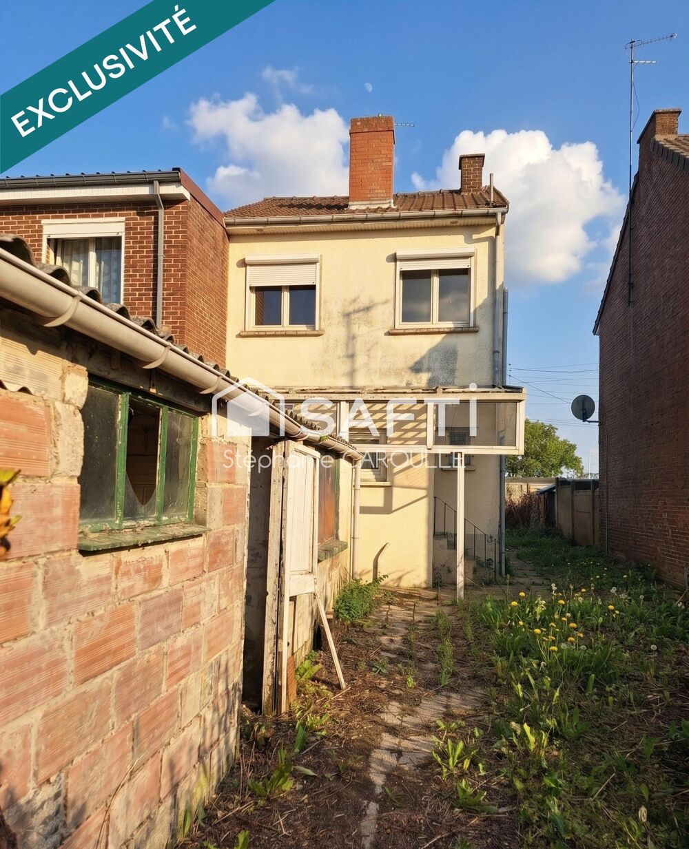 Maison 1950 avec travaux. 2chambres.Cave et dépendances. Jardin 500 m2