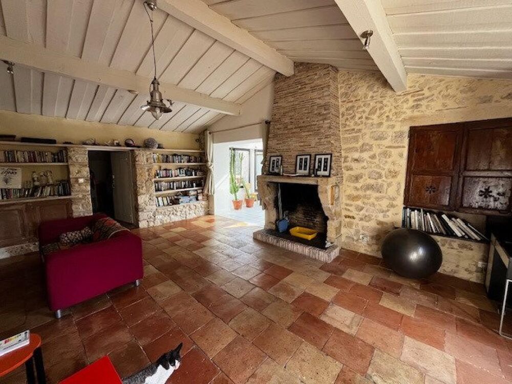 Maison ancienn rénovée d'environ 134m², 3chambres, sur plus d'1ha de terrain