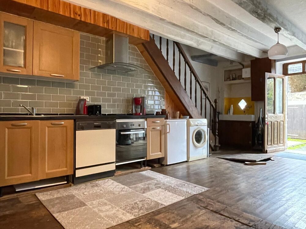 Ensemble en pierre , maison damis et grange incluses !