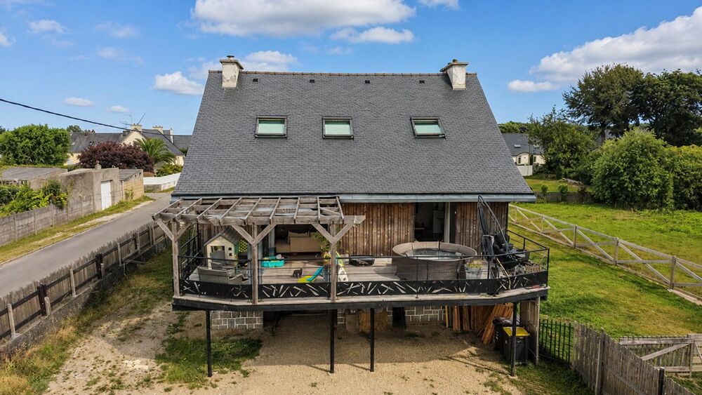 PLOUIGNEAU  Maison familiale entièrement rénovée de 135 m²  4 chambres  Terrain de 1 307 m²