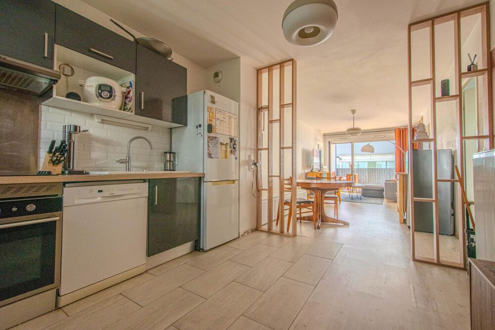 Vente Appartement BORDEAUX BASSINS A FLOTS Appartement 2 chambres, balcon, parking Bordeaux