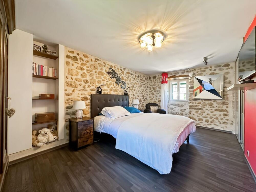 Vente Maison A saisir Mas d'exception en pierre situé sur la commune de Jaujac Jaujac