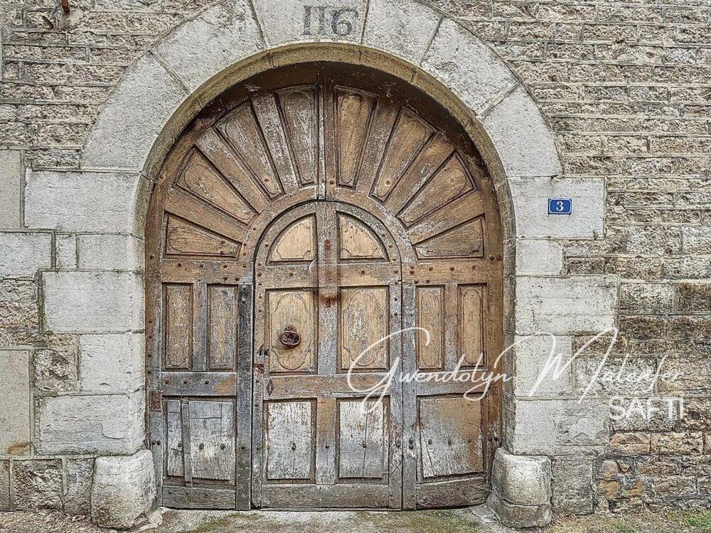 Au coeurs de Quingey avec cour intérieur