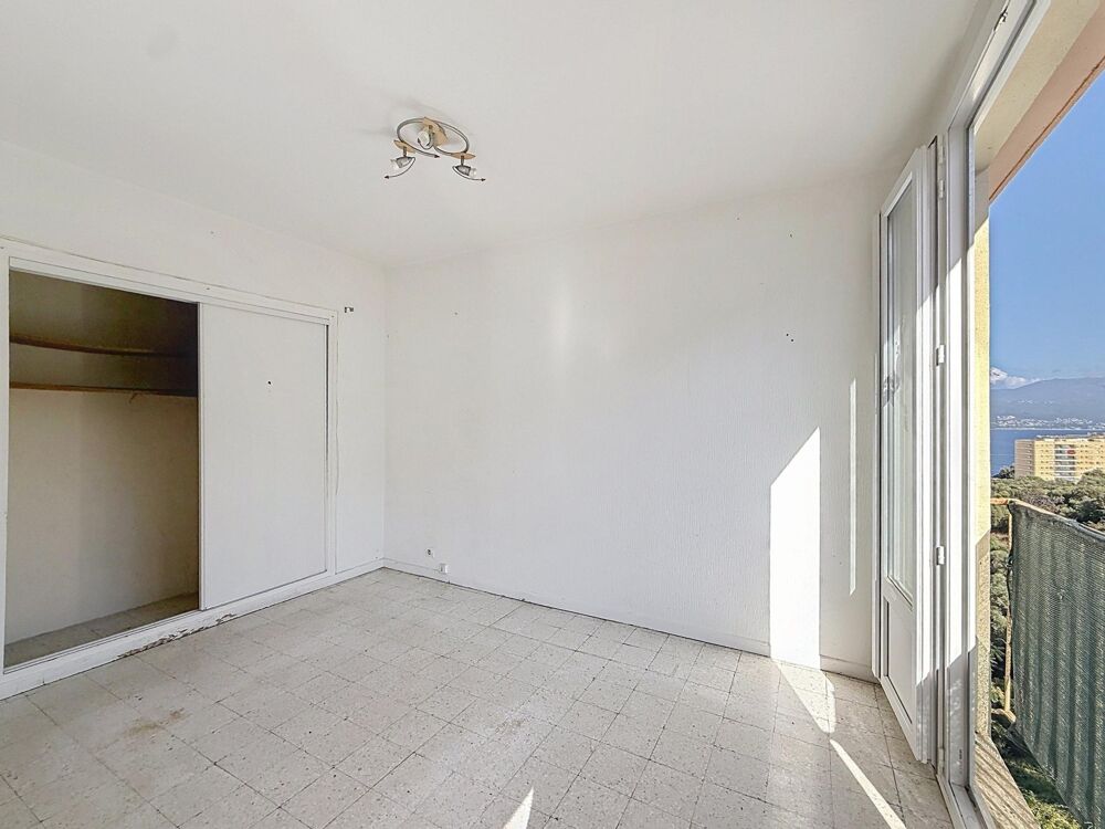 Vente Appartement appartement à rénover - traversant dernier étage Ajaccio