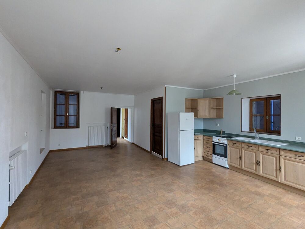 Immeuble rénové avec appartement duplex et local  centre Limogne-en-Quercy