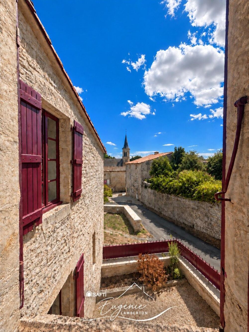 Maison de caractère  Beaux volumes, pierre et poutres apparentes