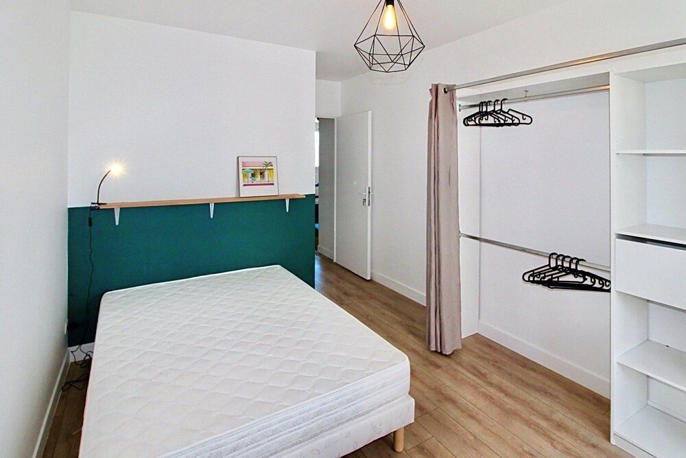 La Doua  Tonkin - T4 traversant de 65 m² avec balcon de 10 m² plein sud  DPE C