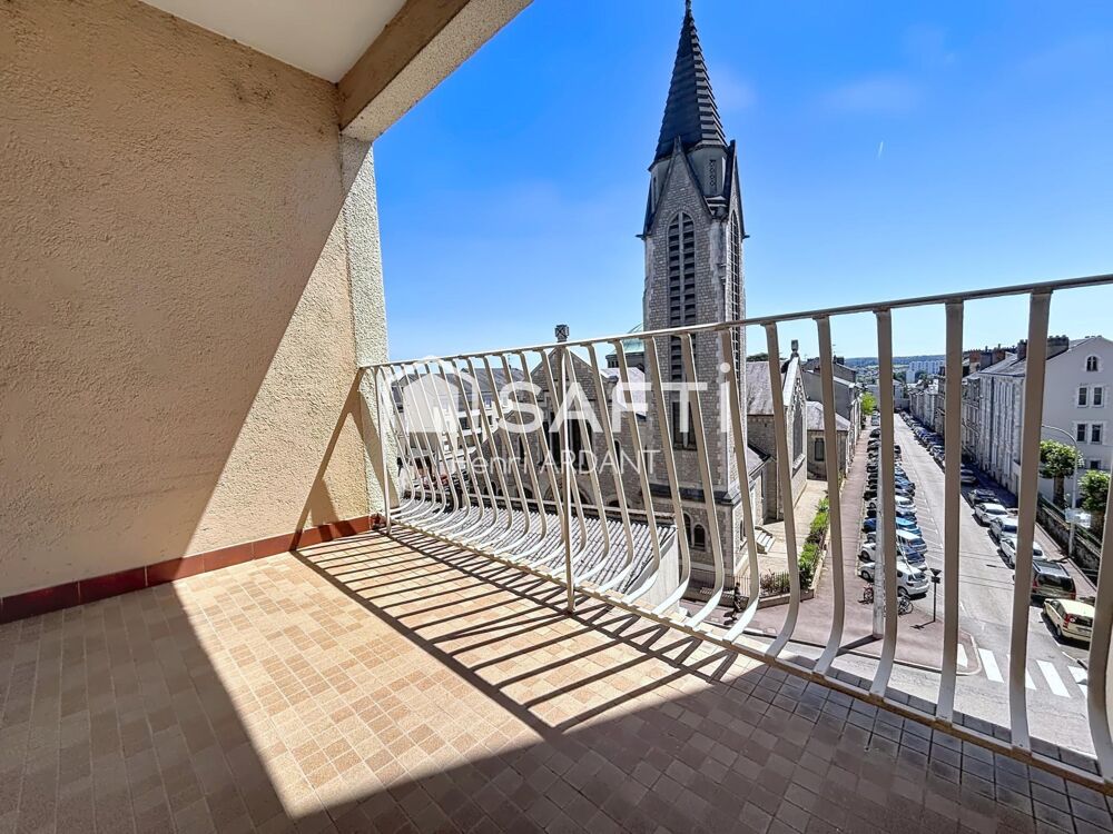 Place des CARMES : Appartement trois pièces, refait à neuf ! ASCENSEUR
