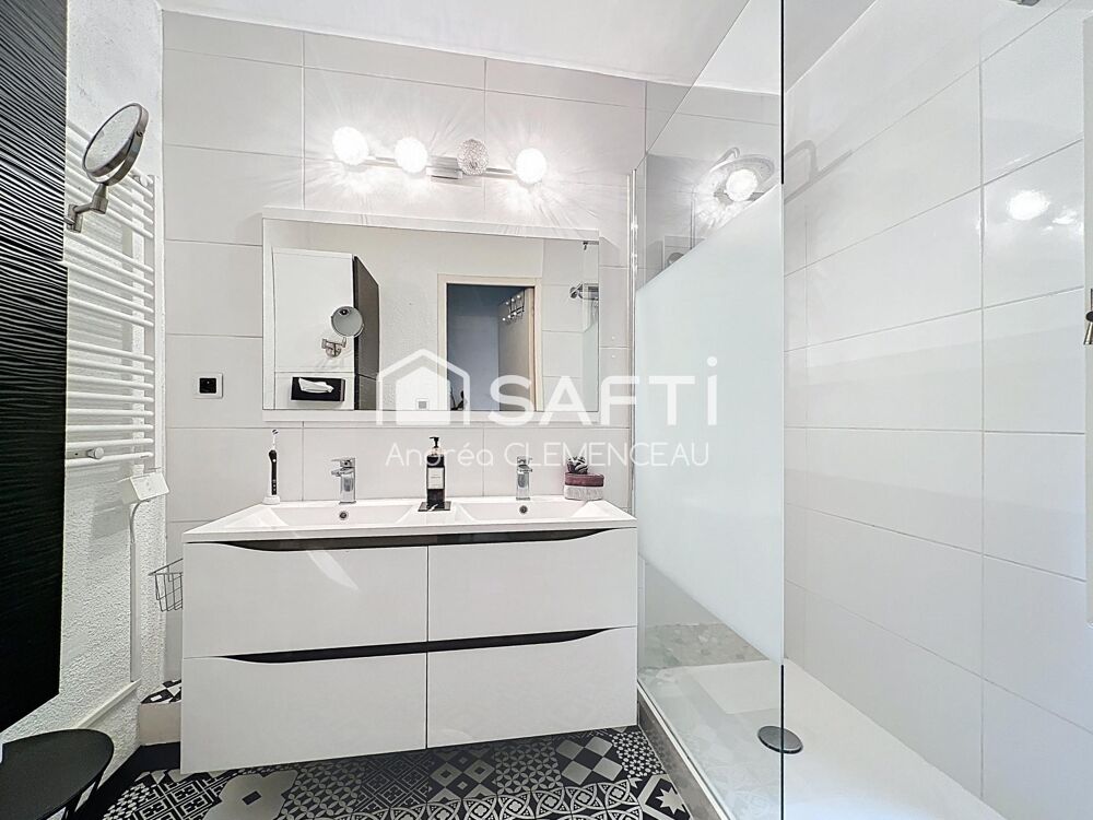 Vente Appartement À VENDRE - Appartement T3 avec cours privative couverte Bordeaux
