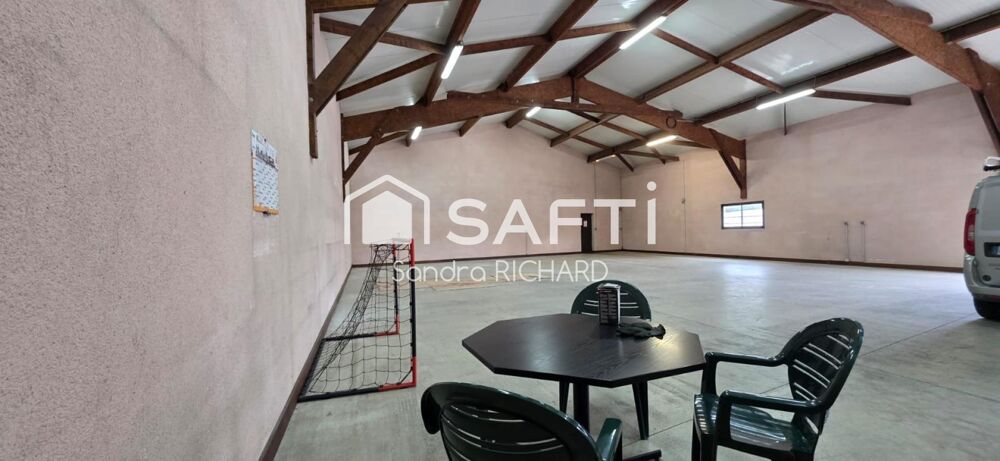   Un espace idéal pour stockage, activité artisanale ou projet professionnelAtelier / dépôt d'environ 300 m² sur terrain clôturé e Saffre