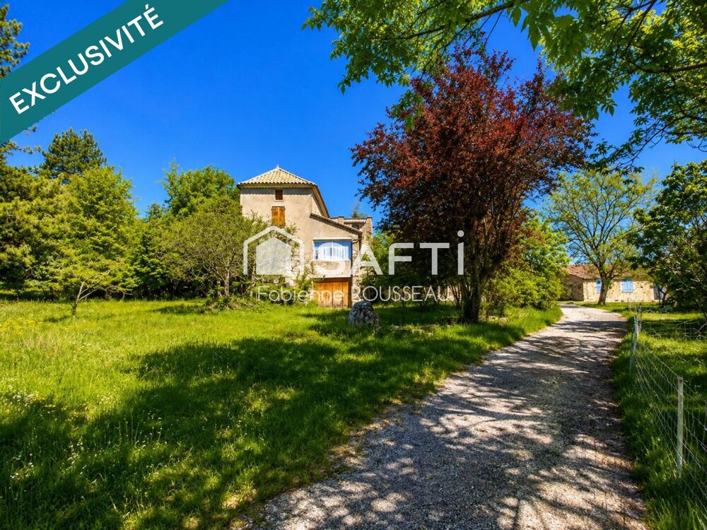 Exclusivité  Authentique propriété ancienne sur plus de 2,3 hectares