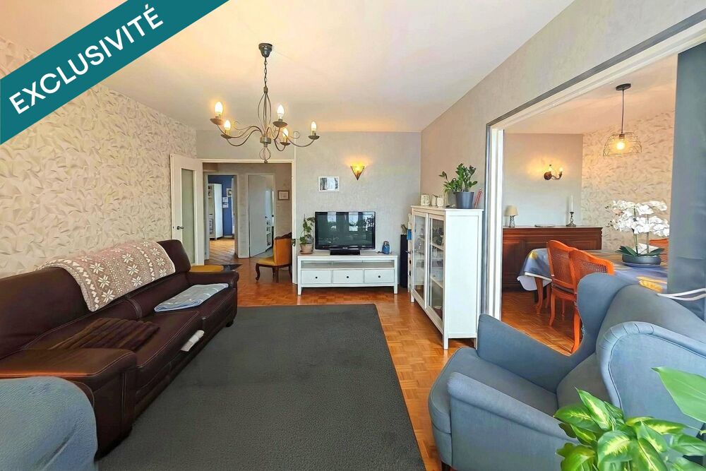 Grand appartement T4 avec belle vue dégagée sur la ville et balcon !