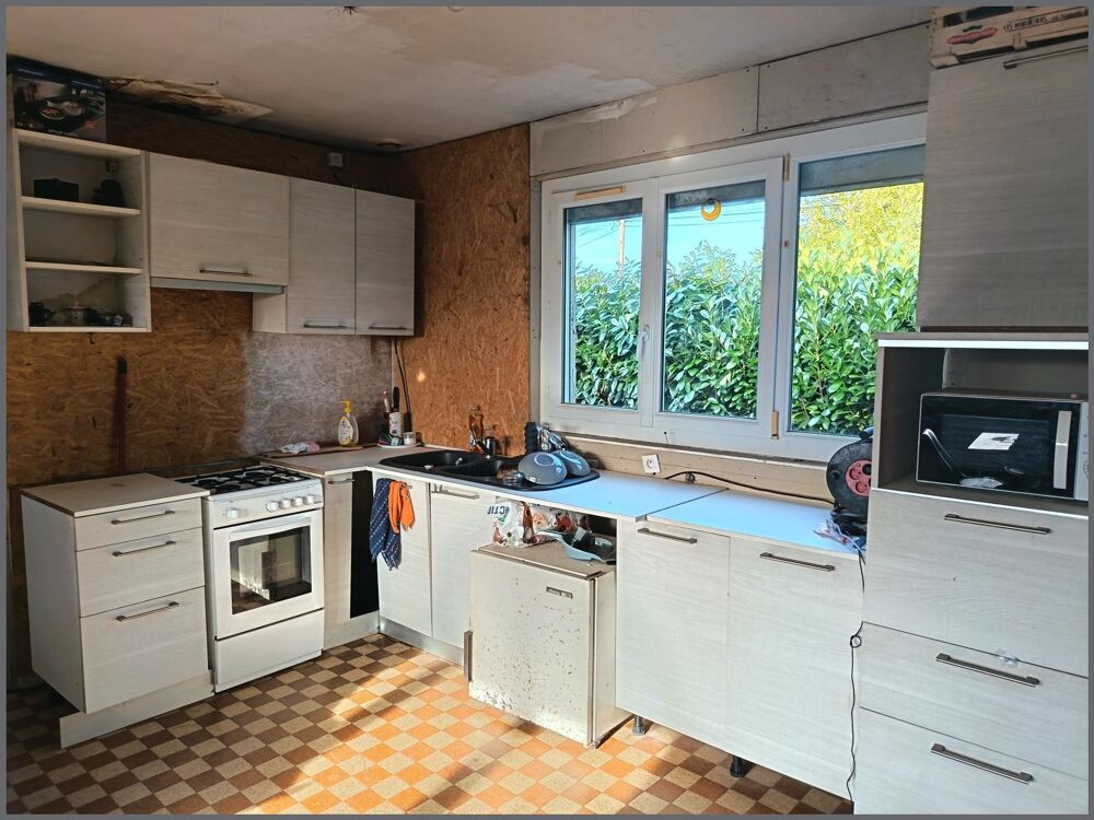 Vente Maison Maison  à rafraîchir r- beau potentiel- terrain de 1000 m 2.  A 25 km de St Malo, 18 KM de Dinan, 30 km de Rennes. Lanhelin