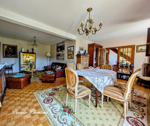   Belle maison avec piscine au c�ur d'un village historique Maison - 4 pi�ce(s) - 127 m�