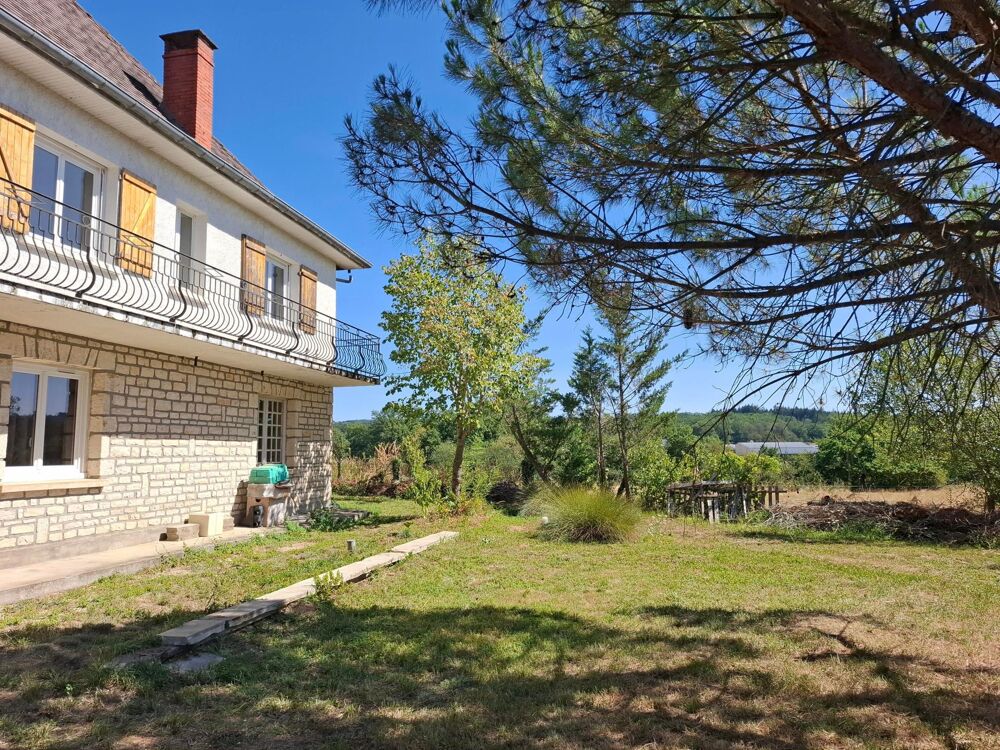 Beaux volumes pour cette maison offrant de multiples possibilités et divers projets