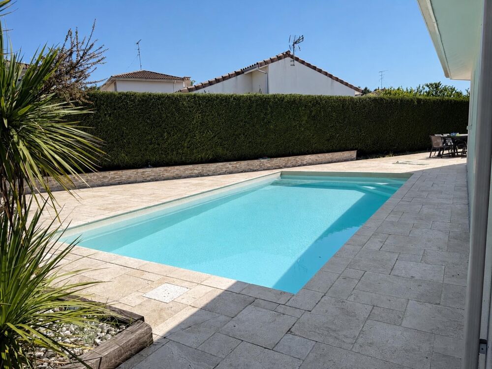 Plain-pied familial avec piscine