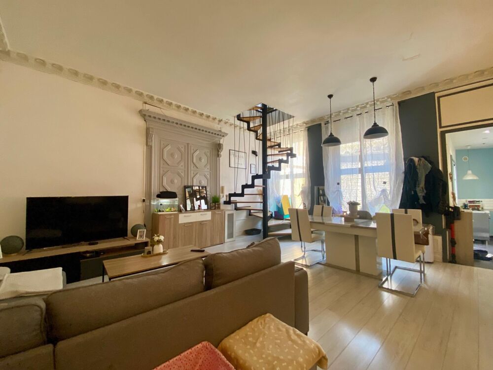 MAGNIFIQUE DUPLEX AVEC TERRASSE EN HYPER CENTRE