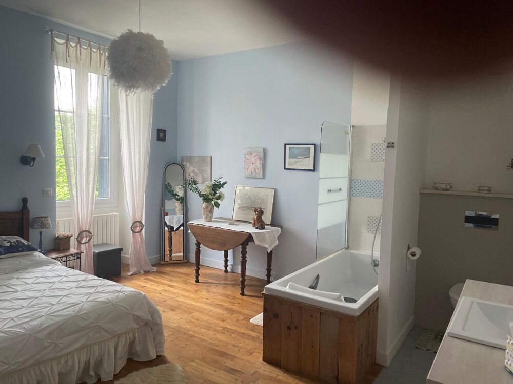 Vente Maison Belle maison de village, offrant 7 pièces dont deux chambres pouvant être partagées pour accueillir des personnes supplémentaire Perigueux