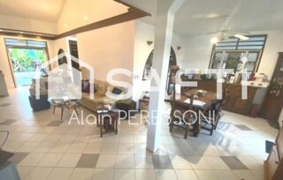  Maison  vendre 8 pices 230 m