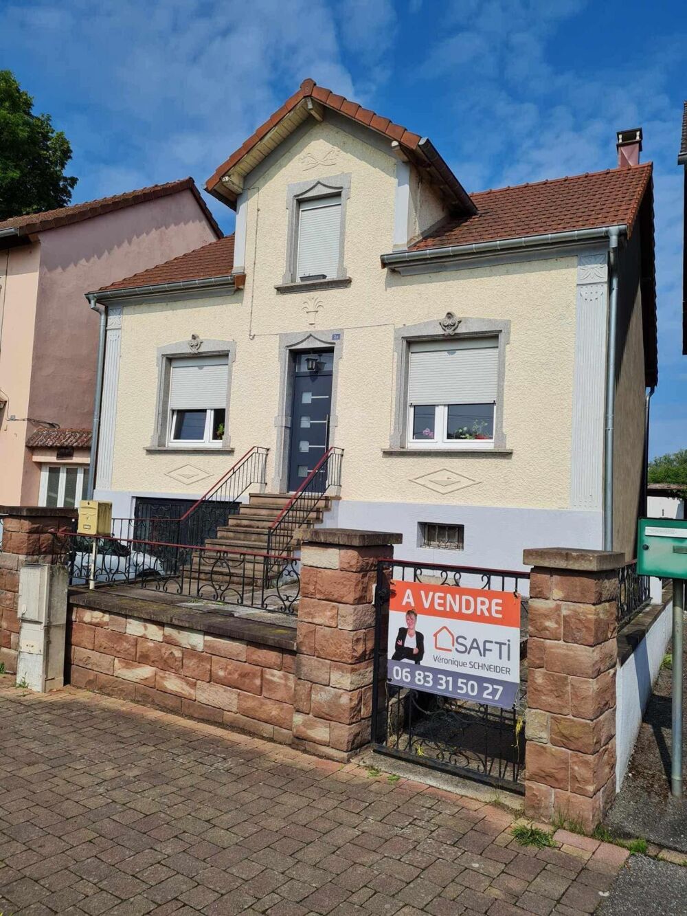 maison individuelle avec beau terrain et petite dépendance
