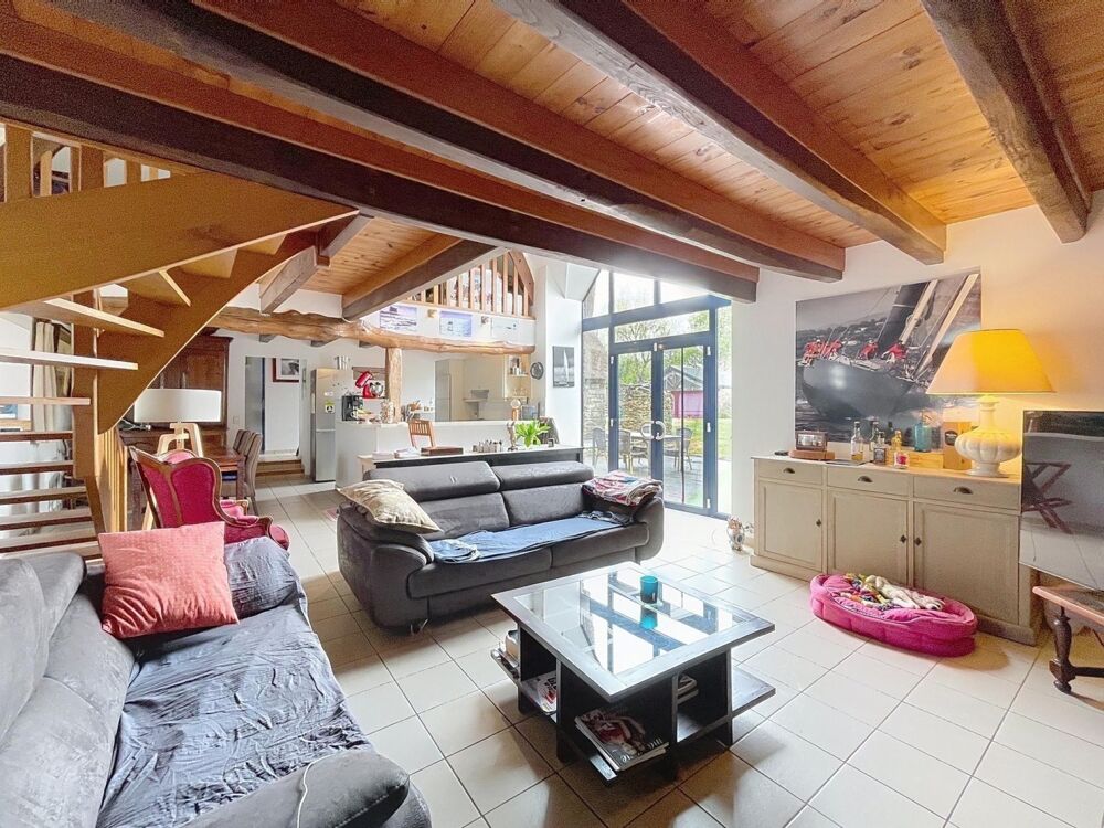 Belle chaumière en pierres de 188m2 avec dépendances