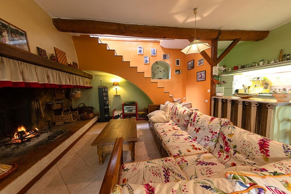 Vente Maison Maison de Maître de 1670 entièrement rénovée et arborée, située sur la commune de Jouques , Jouques
