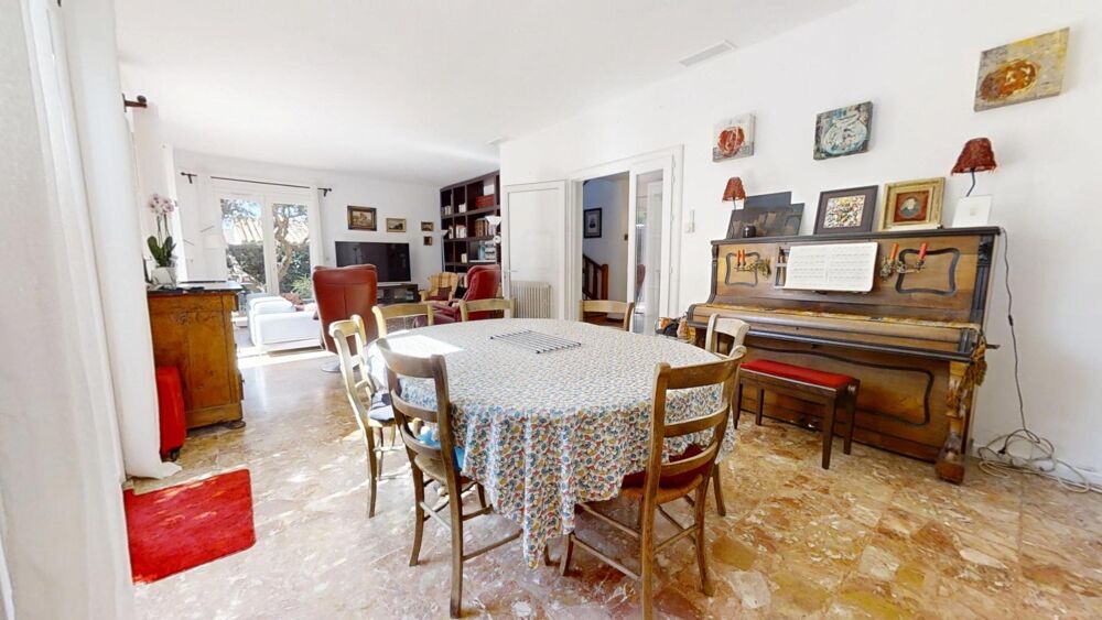 Six Fours les plages, Maison individuelle T6 de 148 m2 , au calme et proche de toutes les commodités, jardin clos arboré 600 m2